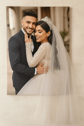 20250728_1958_تابلوی عروسی پر زرق و برق_remix_01k18xpr8cea1rqm6p8pas8k4c (1)